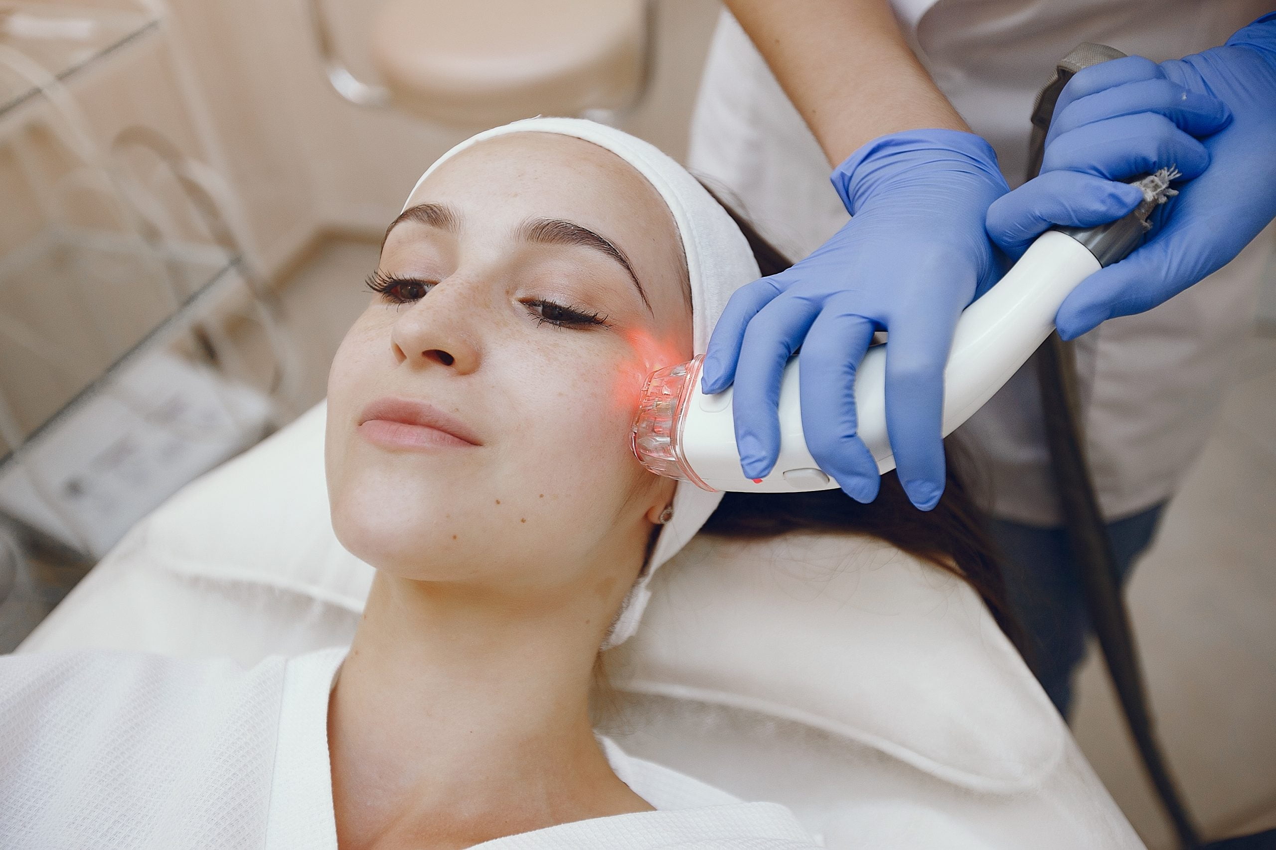 You are currently viewing Laser Treatment For Acne Scars