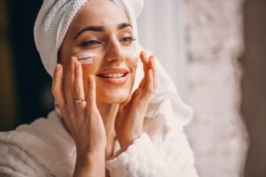 Read more about the article 5 Natural Beauty Tips For Daily Body Skin Care